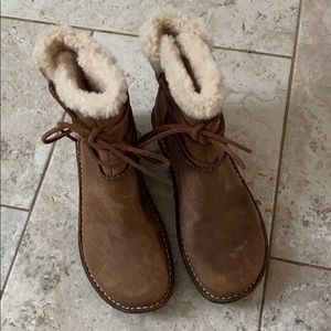 Size 9 ugg boots!